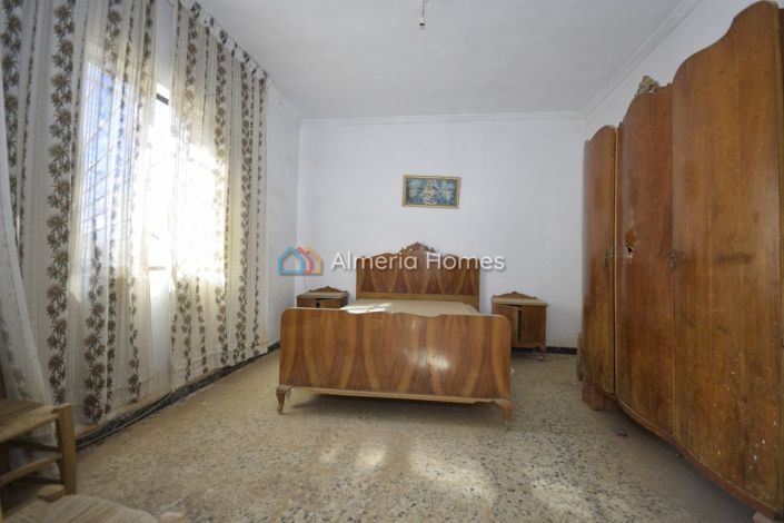 Image No.16-5 Bed Country House for sale