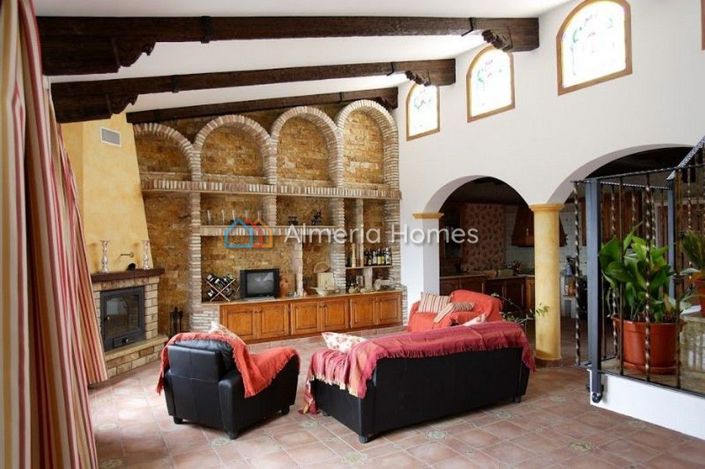 Image No.2-6 Bed Villa for sale