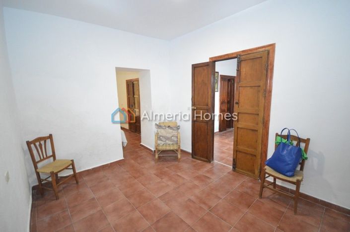 Image No.3-6 Bed Townhouse for sale