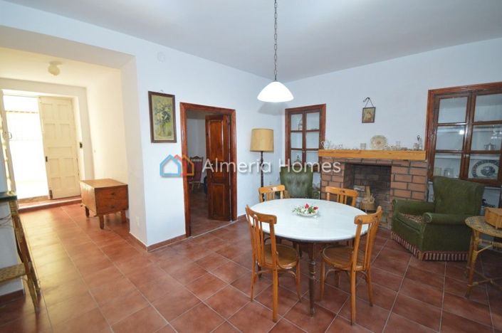 Image No.4-6 Bed Townhouse for sale
