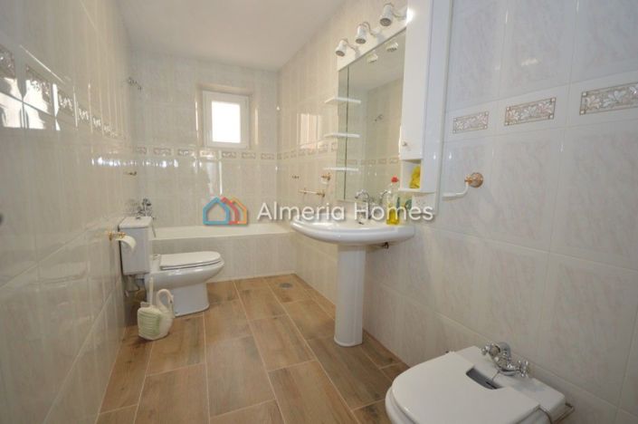 Image No.11-4 Bed Townhouse for sale