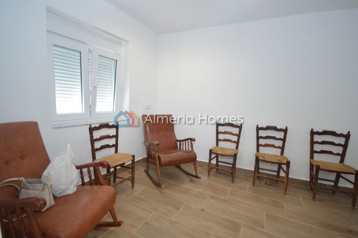 Image No.12-4 Bed Townhouse for sale