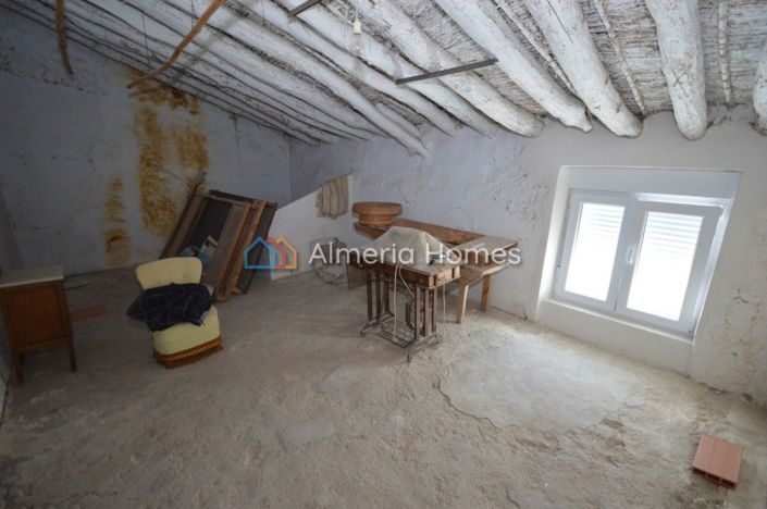 Image No.13-4 Bed Townhouse for sale