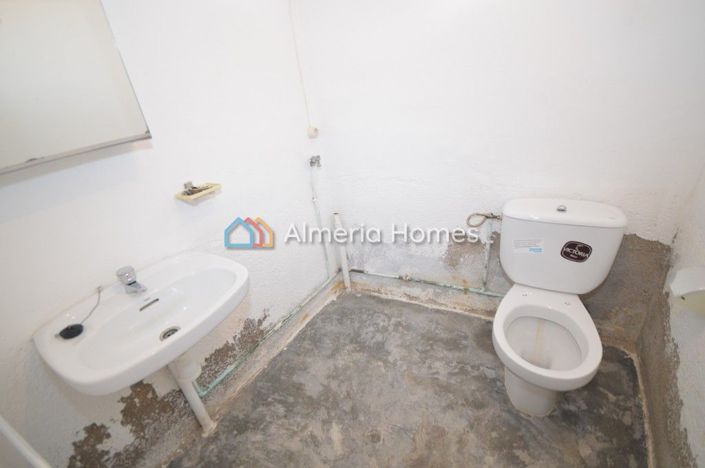 Image No.17-4 Bed Townhouse for sale