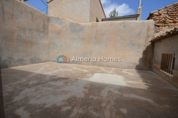 Image No.19-4 Bed Townhouse for sale