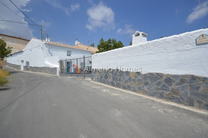 Image No.2-4 Bed Townhouse for sale