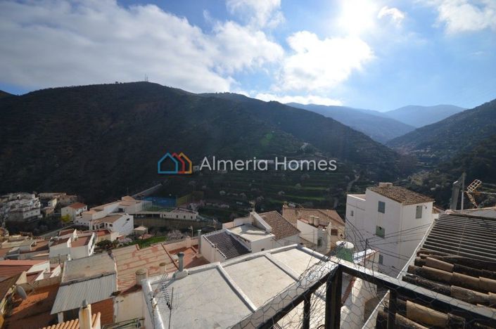 Image No.18-4 Bed Townhouse for sale