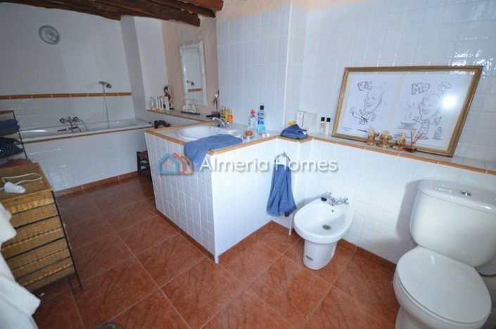 Image No.6-4 Bed Townhouse for sale