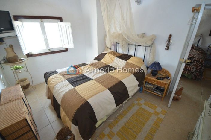 Image No.8-4 Bed Townhouse for sale