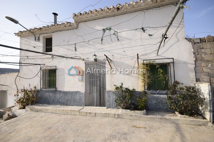 Image No.1-Maison de campagne de 4 chambres à vendre à Oria