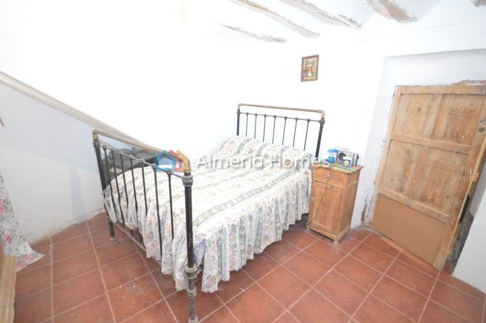 Image No.7-2 Bed Country House for sale