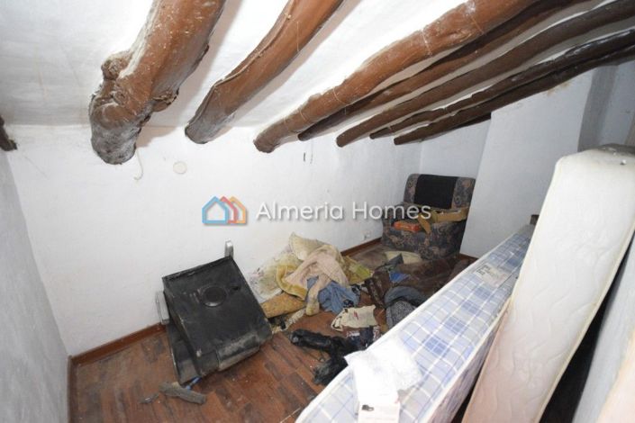 Image No.15-4 Bed Country House for sale