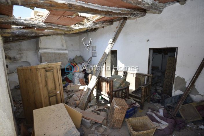 Image No.19-4 Bed Country House for sale