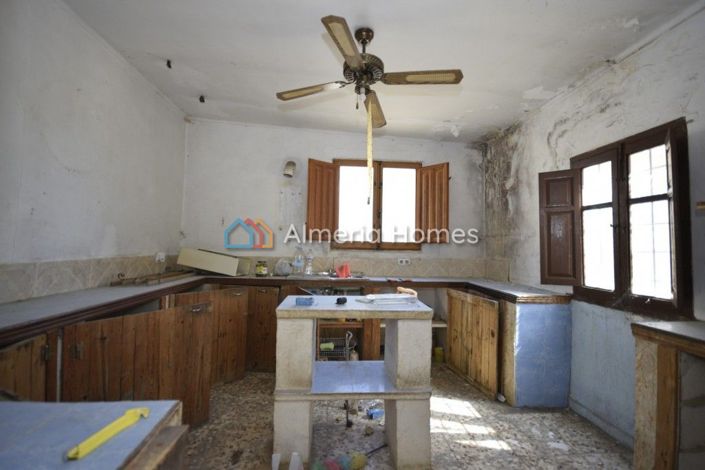 Image No.10-4 Bed Country House for sale