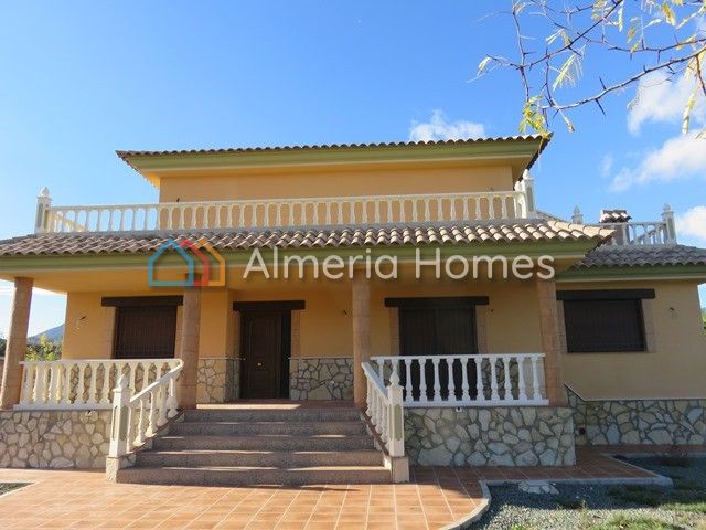 Image No.1-4 Bed Villa for sale