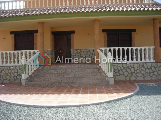 Image No.2-Villa de 4 chambres à vendre