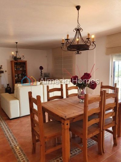 Image No.2-4 Bed Villa for sale