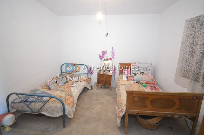 Image No.4-Maison de campagne de 4 chambres à vendre à Oria