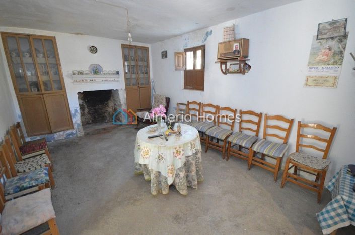 Image No.5-Maison de campagne de 4 chambres à vendre à Oria