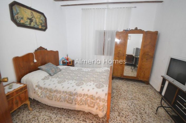 Image No.6-5 Bed Country House for sale