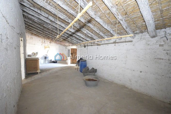 Image No.17-4 Bed Country House for sale