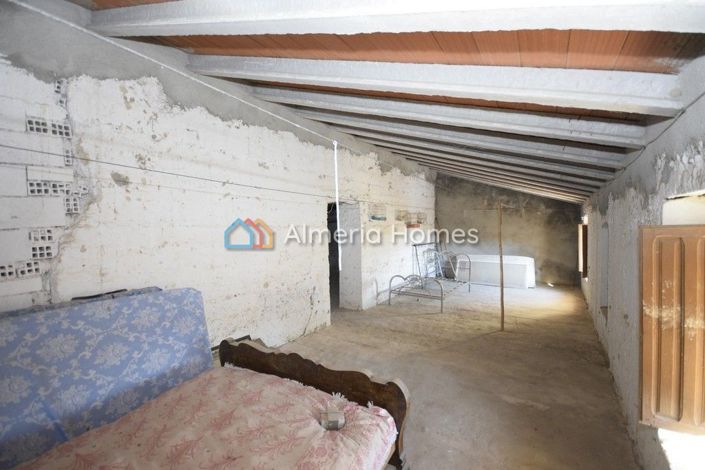 Image No.18-4 Bed Country House for sale