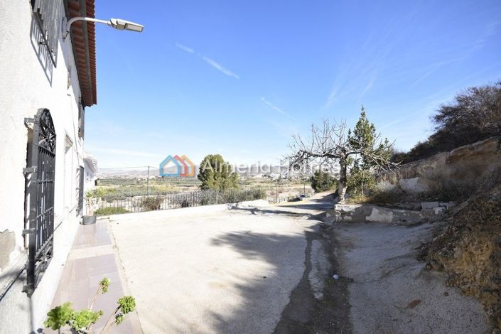 Image No.5-4 Bed Country House for sale