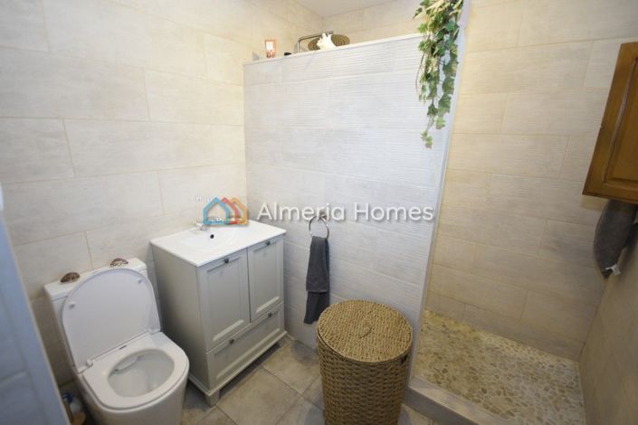 Image No.10-7 Bed Country House for sale