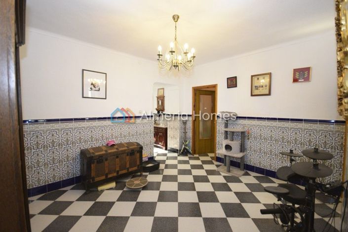 Image No.12-7 Bed Country House for sale