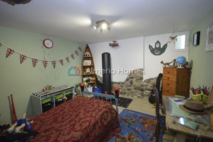 Image No.15-7 Bed Country House for sale
