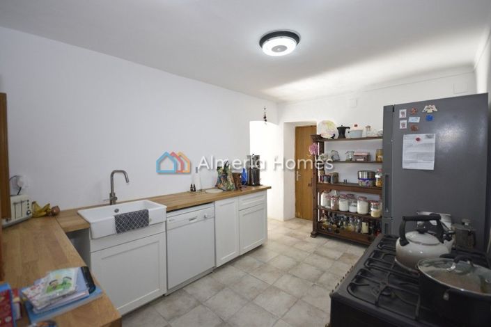 Image No.10-7 Bed Country House for sale
