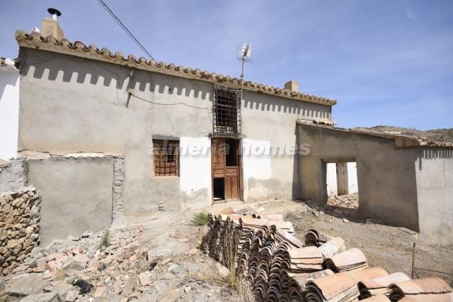 Image No.1-4 Bed Country House for sale