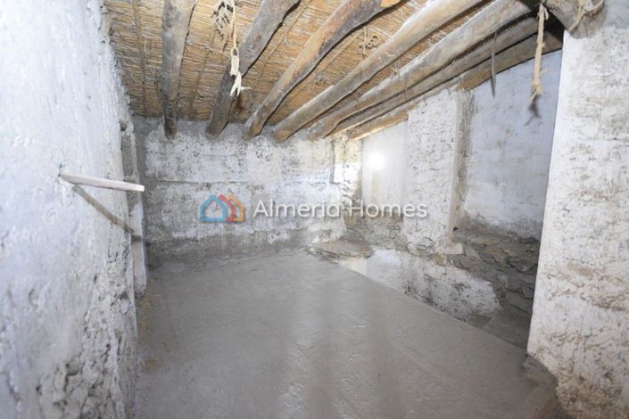 Image No.10-4 Bed Country House for sale