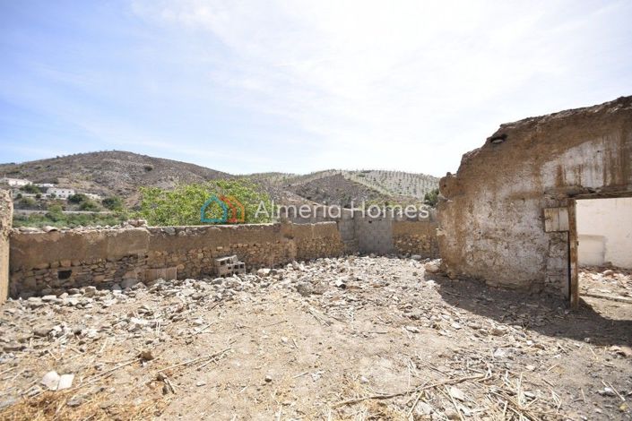 Image No.11-4 Bed Country House for sale