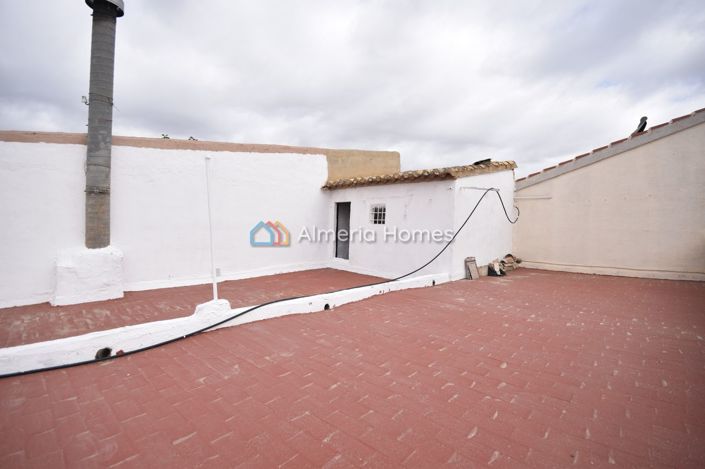 Image No.17-6 Bed Country House for sale