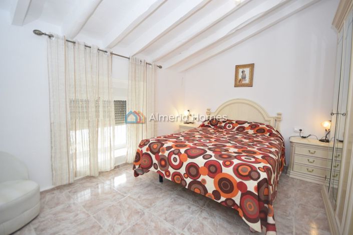 Image No.18-6 Bed Country House for sale