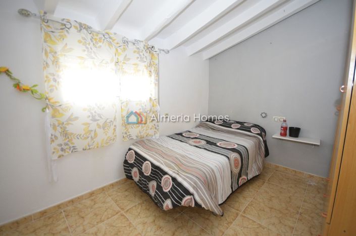 Image No.23-6 Bed Country House for sale