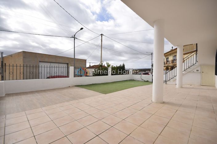 Image No.4-6 Bed Country House for sale