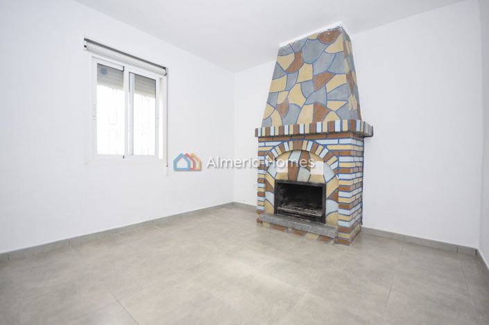 Image No.8-6 Bed Country House for sale