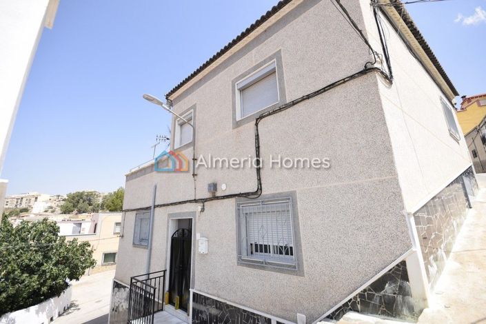 Image No.1-4 Bed Townhouse for sale
