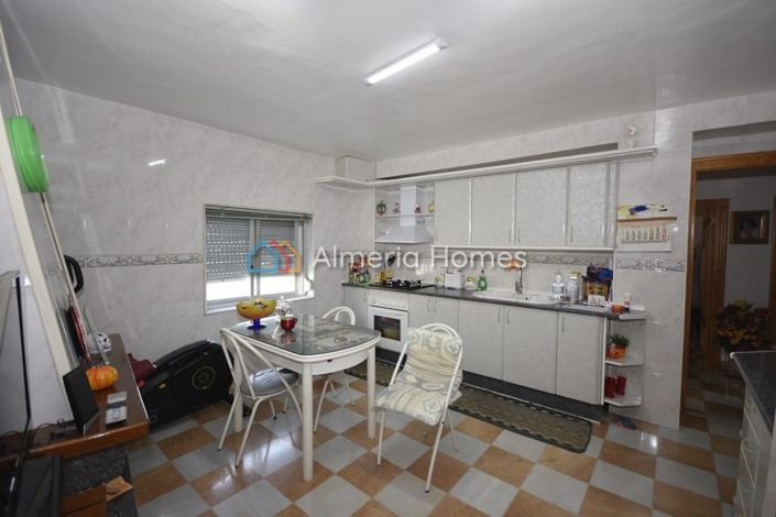 Image No.5-4 Bed Townhouse for sale