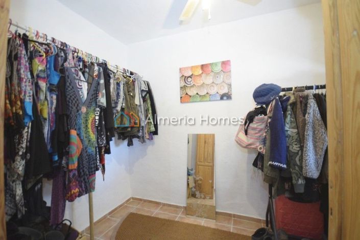 Image No.12-6 Bed Country House for sale