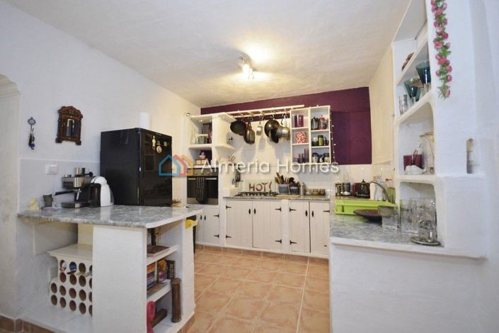 Image No.15-6 Bed Country House for sale