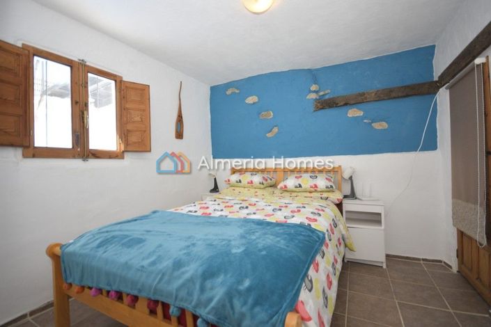 Image No.17-6 Bed Country House for sale