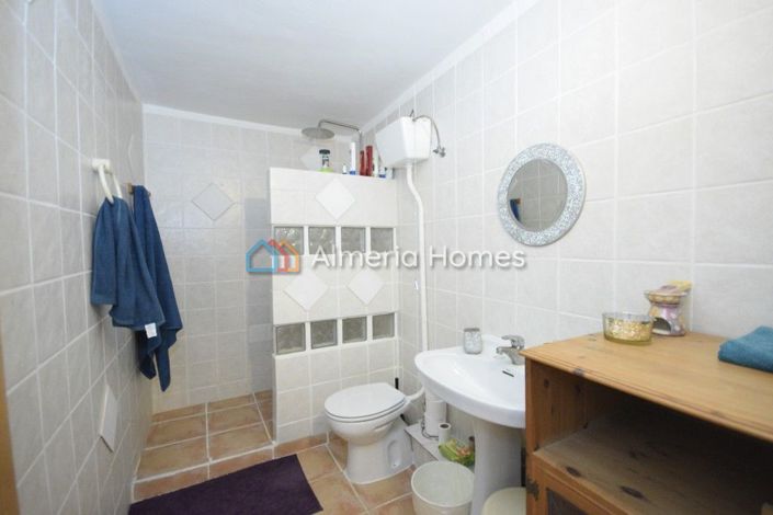 Image No.18-6 Bed Country House for sale