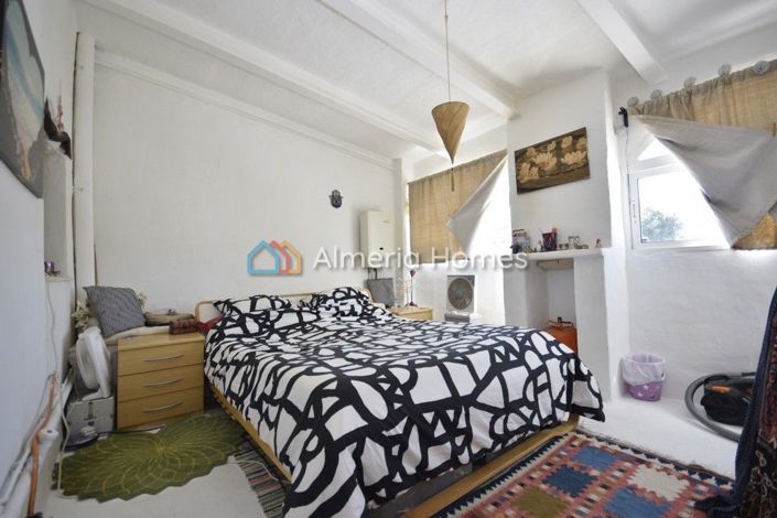 Image No.23-6 Bed Country House for sale