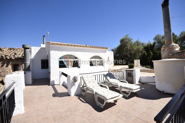 Image No.6-6 Bed Country House for sale