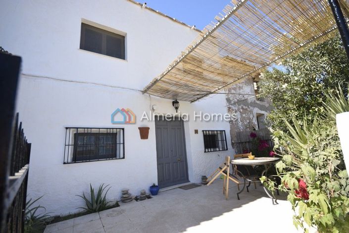 Image No.7-6 Bed Country House for sale