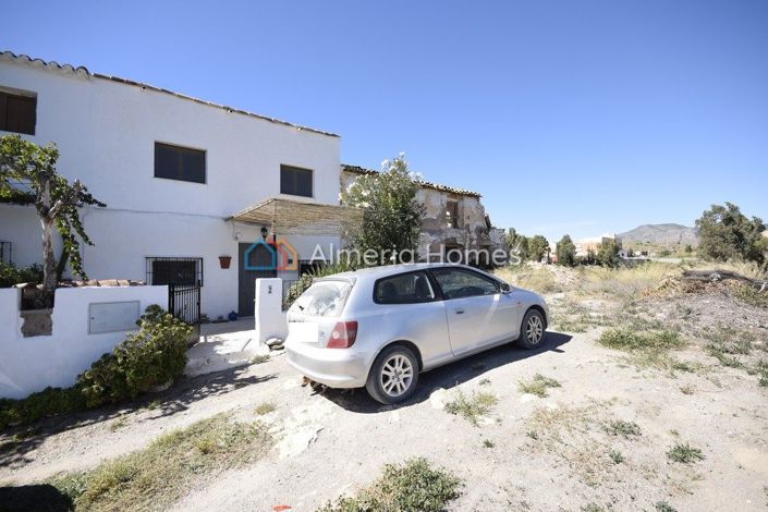 Image No.9-6 Bed Country House for sale