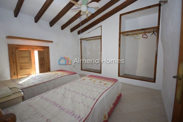 Image No.15-5 Bed Country House for sale